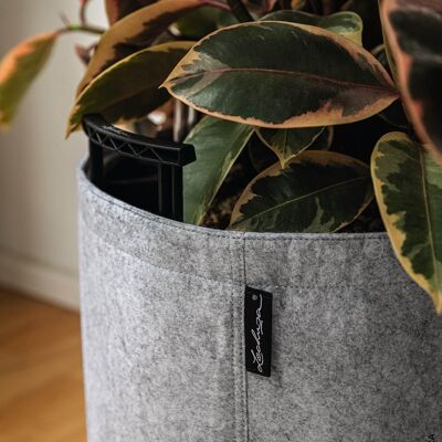 LECHUZA TRENDCOVER 32 Felt Light Grey Poly Resin Floor Self-watering Planter with Substrate D32 H33 cm, 11 ltrs Cap.