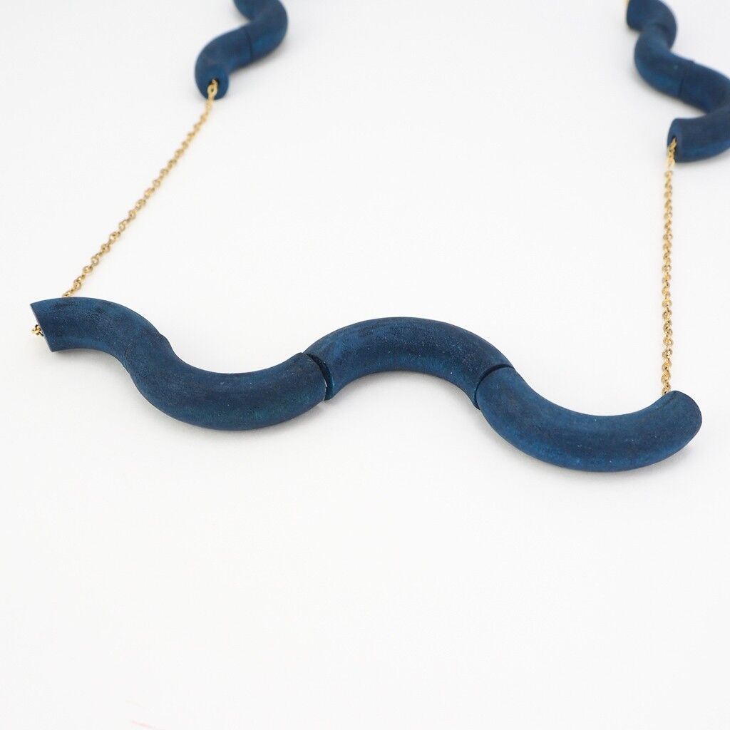 Collana in legno 23- Blu lontano