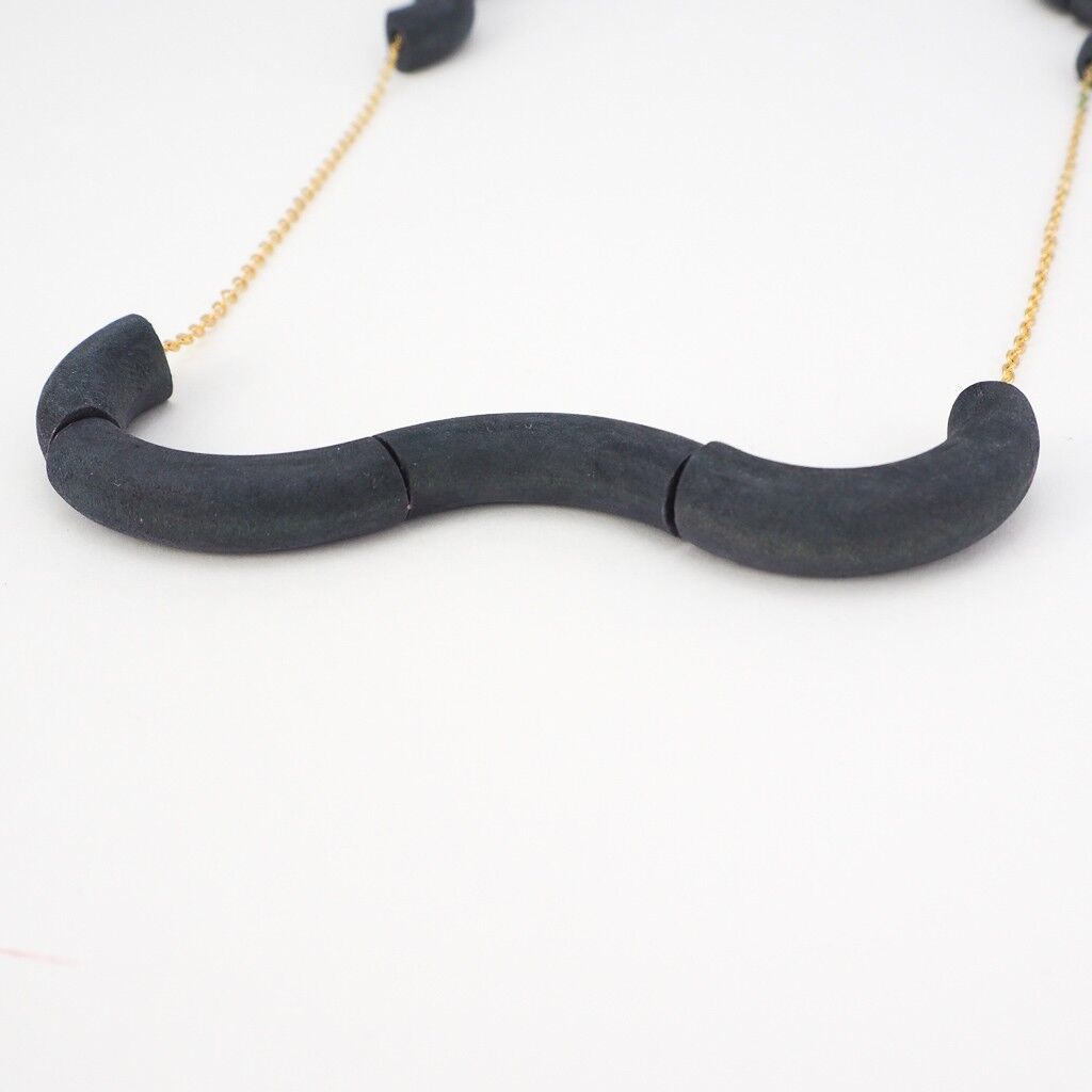 Collana in legno 23- Grigio scuro