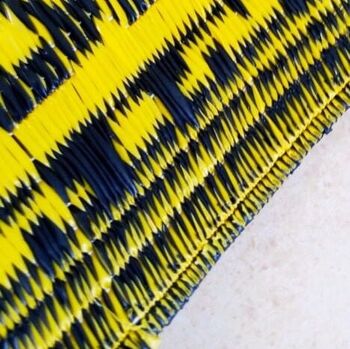 Tapis plastique africain réversible noir et jaune 120 x 195 cm 3