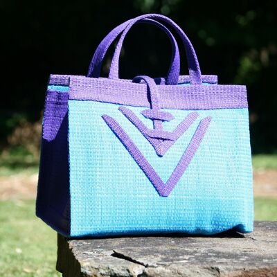 Cabas africain tissé en plastique recyclé - Fond bleu - Détails violet