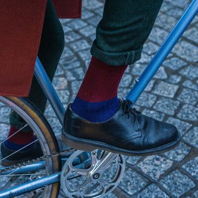 Zweifarbige Socken Navy / Burgund