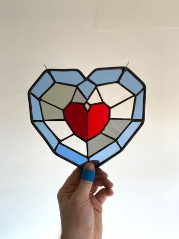Morceau de vitrail contenant coeur