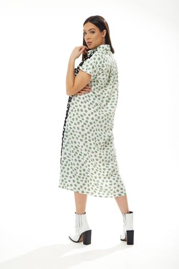 Robe chemise oversize à imprimé animal Liquorish avec col vert 12