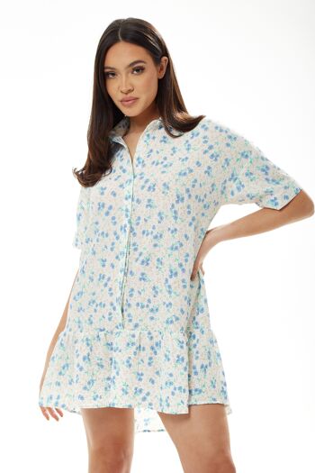 Mini robe chemise à fleurs bleues en blanc 4