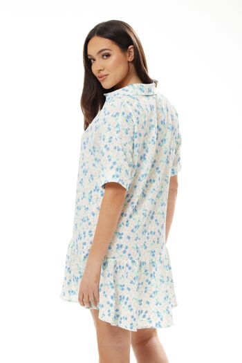 Mini robe chemise à fleurs bleues en blanc 7