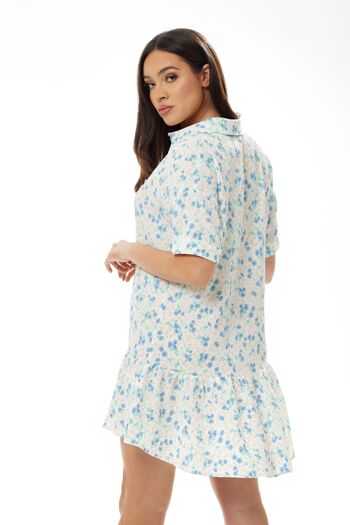 Mini robe chemise à fleurs bleues en blanc 8