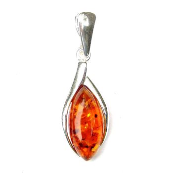 Beau pendentif marquise en ambre