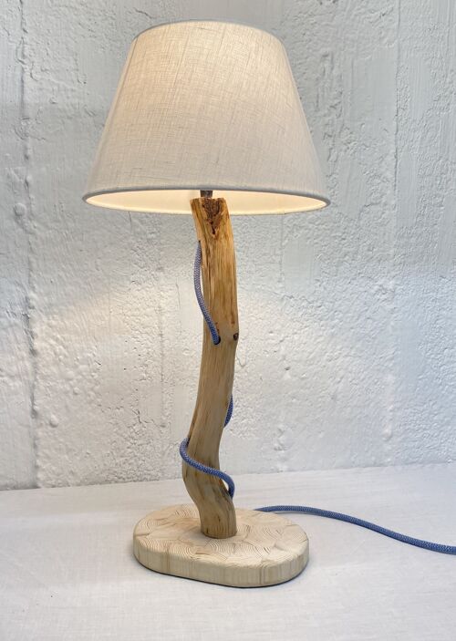 Lampe bois, câble bleu ciel, abat-jour blanc, socle bois debout