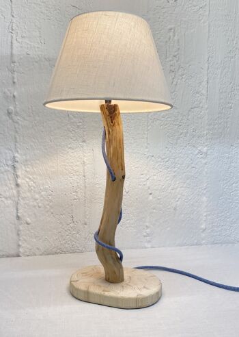 Lampe bois, câble bleu ciel, abat-jour blanc, socle bois debout 1