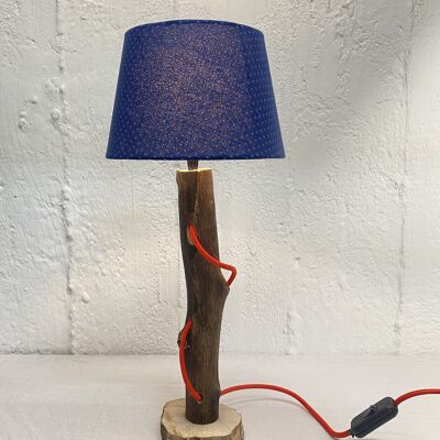 Lámpara de madera, cable rojo, pantalla azul, pie de arandela de madera