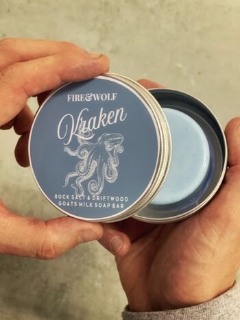 Barre de savon au lait de chèvre Kraken | Sel gemme et bois flotté 2