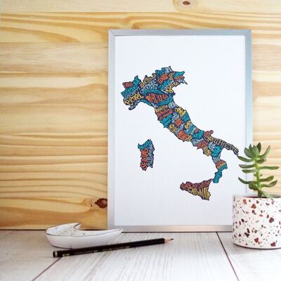 Karte von Italien mit kulinarischen Spezialitäten / 30 x 40 cm