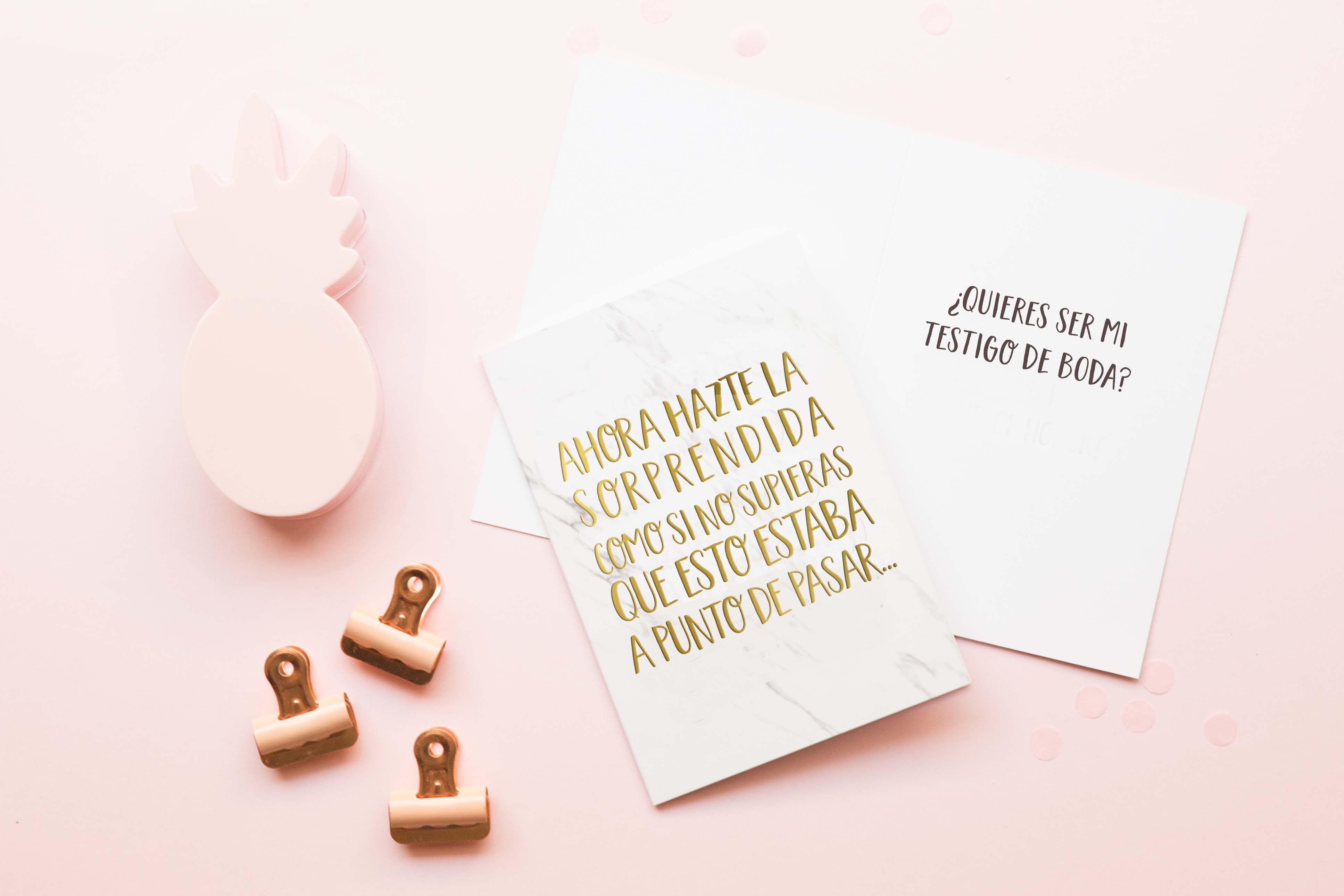 Carta di testimone di nozze di calligrafia d'oro