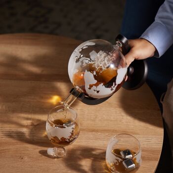 Coffret cadeau Globe Decanter avec verres, pierres à whisky, pinces à glace et bouchon en verre 5