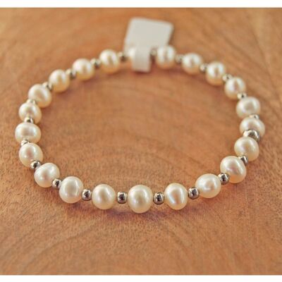 White cultured pearl bracelet