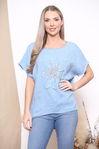 T-shirt en lin bleu avec fleur à sequins 1