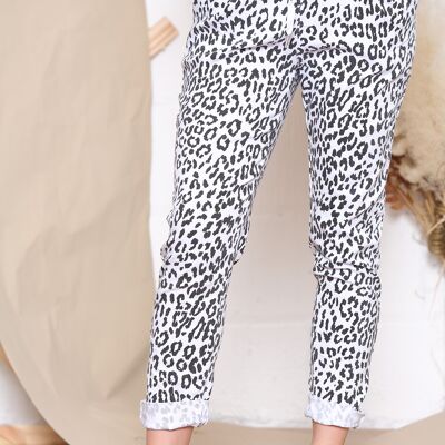 Pantalon stretch blanc à imprimé léopard
