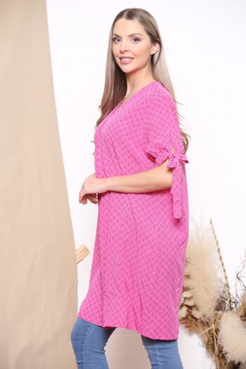 Robe col V à motifs fuchsia et manches nœuds 2