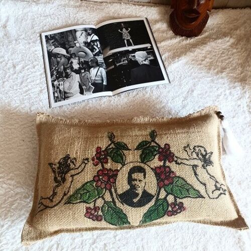 Coussin de sol en sac de cafe toile de jute recyclee salvador borbollon