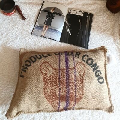 Coussin de sol en sac de cafe toile de jute recyclee dr congo