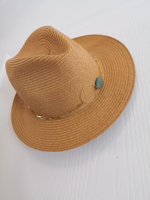 Chapeau avec collier bijou agate verte