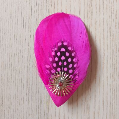 pink polka dot feather clip hair clip, brooch, mother's day jewelry, fashion accessories, colorful jewelry