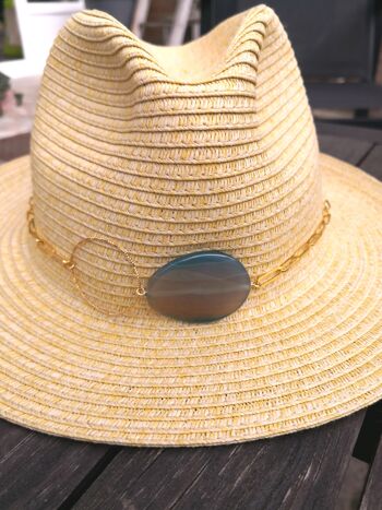 chapeau avec collier bijou et agate bleue 2