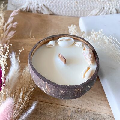 Monoi scented coconut & shells candle