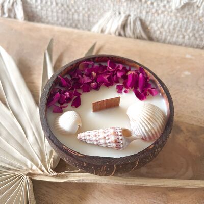Coconut candle, rose petals & shells, coconut scent