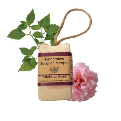 Jabón de rosa de pachulí en una cuerda - Jabón de proceso en frío sin palma de 100 g - Hecho a mano en el Reino Unido - Envío el mismo día - Apto para veganos - Jabón de aceite esencial