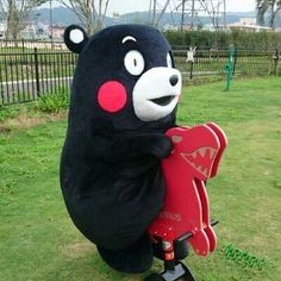 Costume de mascotte personnalisable d'ours noir et blanc, aux joues rouges.