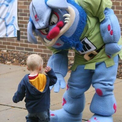 Costume de mascotte personnalisable d'ogre, de monstre bleu et rose.