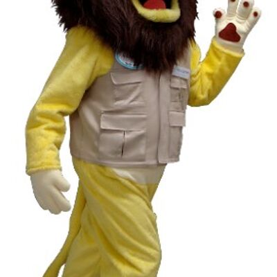 Costume de mascotte personnalisable de lion jaune en tenue d'explorateur.