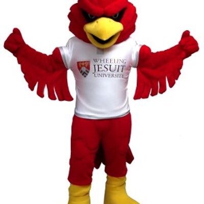 Costume de mascotte personnalisable d'oiseau rouge et jaune, avec un t-shirt blanc.