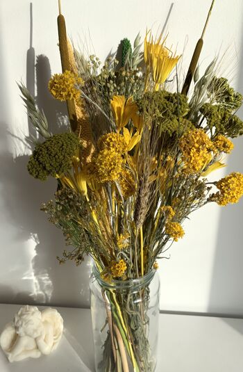 Bouquet de fleurs séchées jaunes et vertes 1