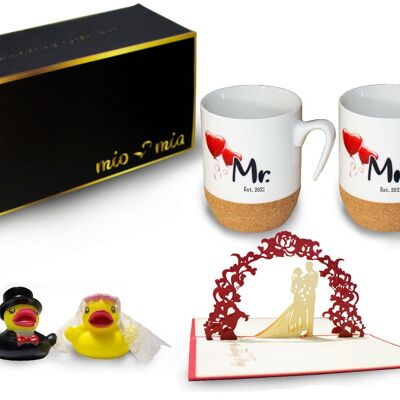 MIAMIO - Kaffeetassen Mr & Mrs als Hochzeitsgeschenk für Brautpaar Tassen mit Korkboden + Badeenten + Grußkarte Geschenkset (Hochzeit)