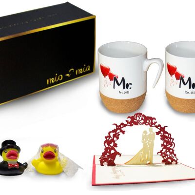 MIAMIO - Juego de tazas de café Mr & Mrs como regalo de bodas para recién casados con base de corcho + patos de goma + tarjeta de felicitación set de regalo (boda)