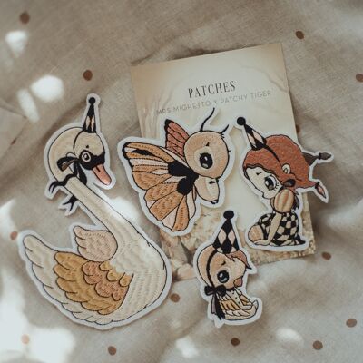 Lot de 4 patchs – Dear Swan, Birdie, Butterfly & Miss Gertrud