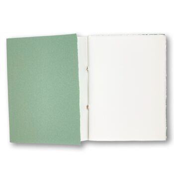 Livre blanc en papier fait main en vert 3