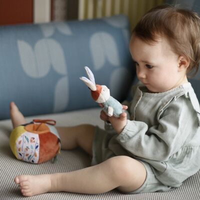 Palla per attività di apprendimento precoce. Campana, nastri, marionetta da dito. 16 cm.