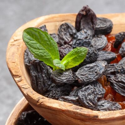 Natural Seedless Black Raisins - 100 Gr