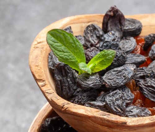Natural Seedless Black Raisins - 500 Gr