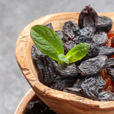Natural Seedless Black Raisins - 1000 Gr
