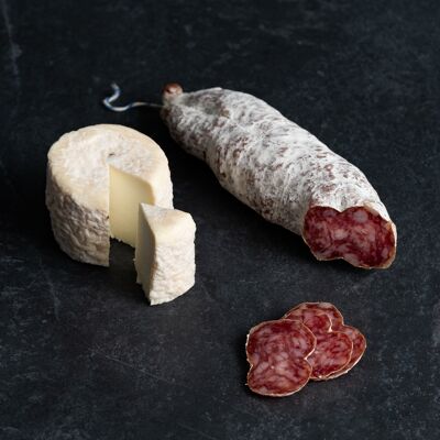 Dry sausage with goat cheese