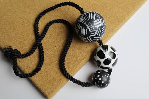 Wooden 3 Ball Necklace #01
