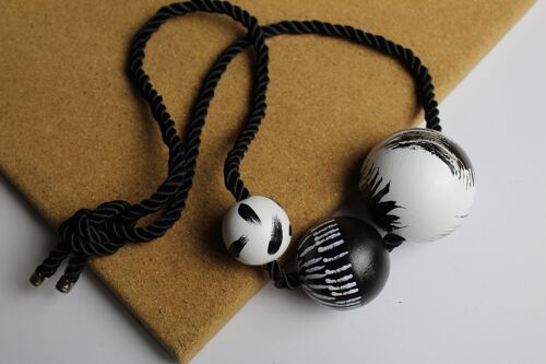 Wooden 3 Ball Necklace #04
