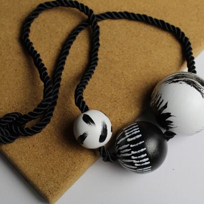Wooden 3 Ball Necklace #04