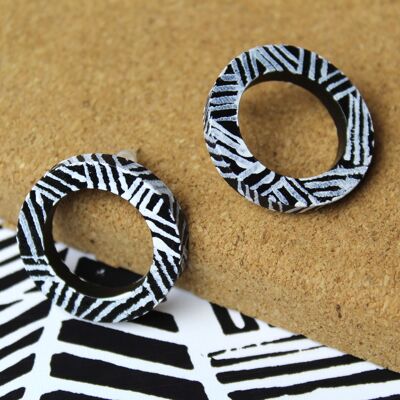 Circle outline earrings assorted - dashes black ,