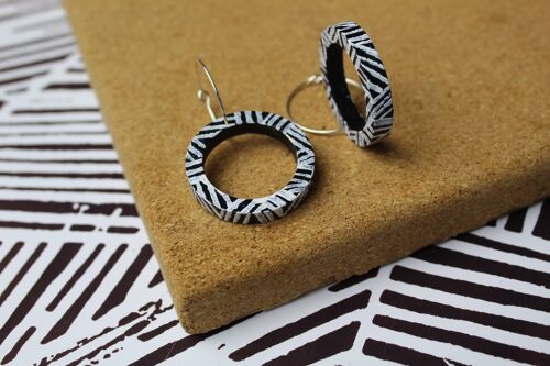 Outline circle hoops dashes ,